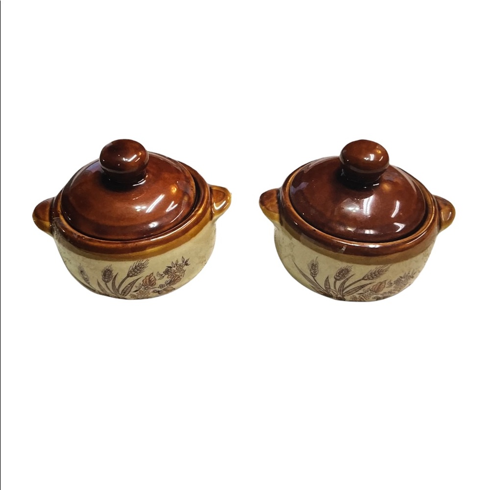 EUC OVENPROOF SMALL BEANPOTS W/GRAIN DESIGN & LIDS